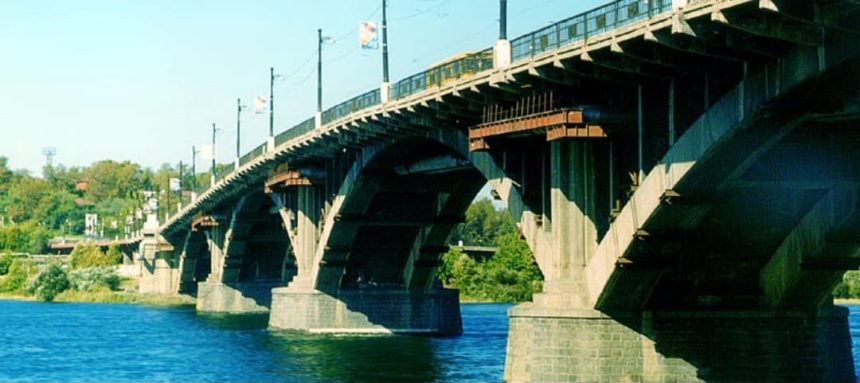 Проезд по Глазковскому мосту будет ограничен по выходным дням до 6 сентября