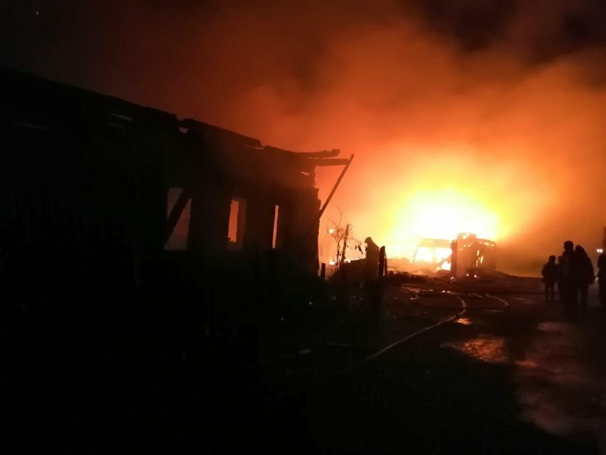 Пять человек погибли на пожаре в частном доме в Зиминском районе