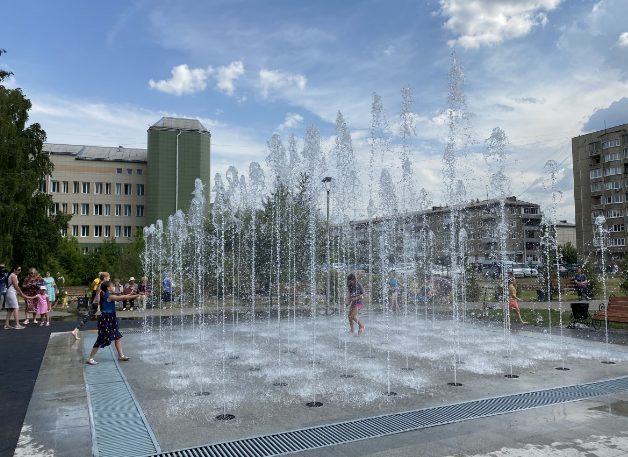 Светодинамический фонтан запустили возле сквера "Аистёнок" в Ангарске