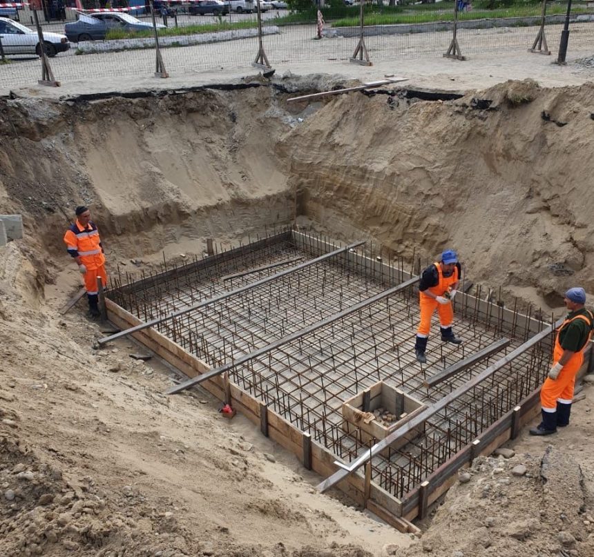 В Шелехове началось строительство подземных коммуникаций для будущего фонтана