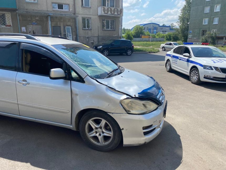 Водителя, сбившего двух человек на пешеходном переходе, разыскивают в Ангарске