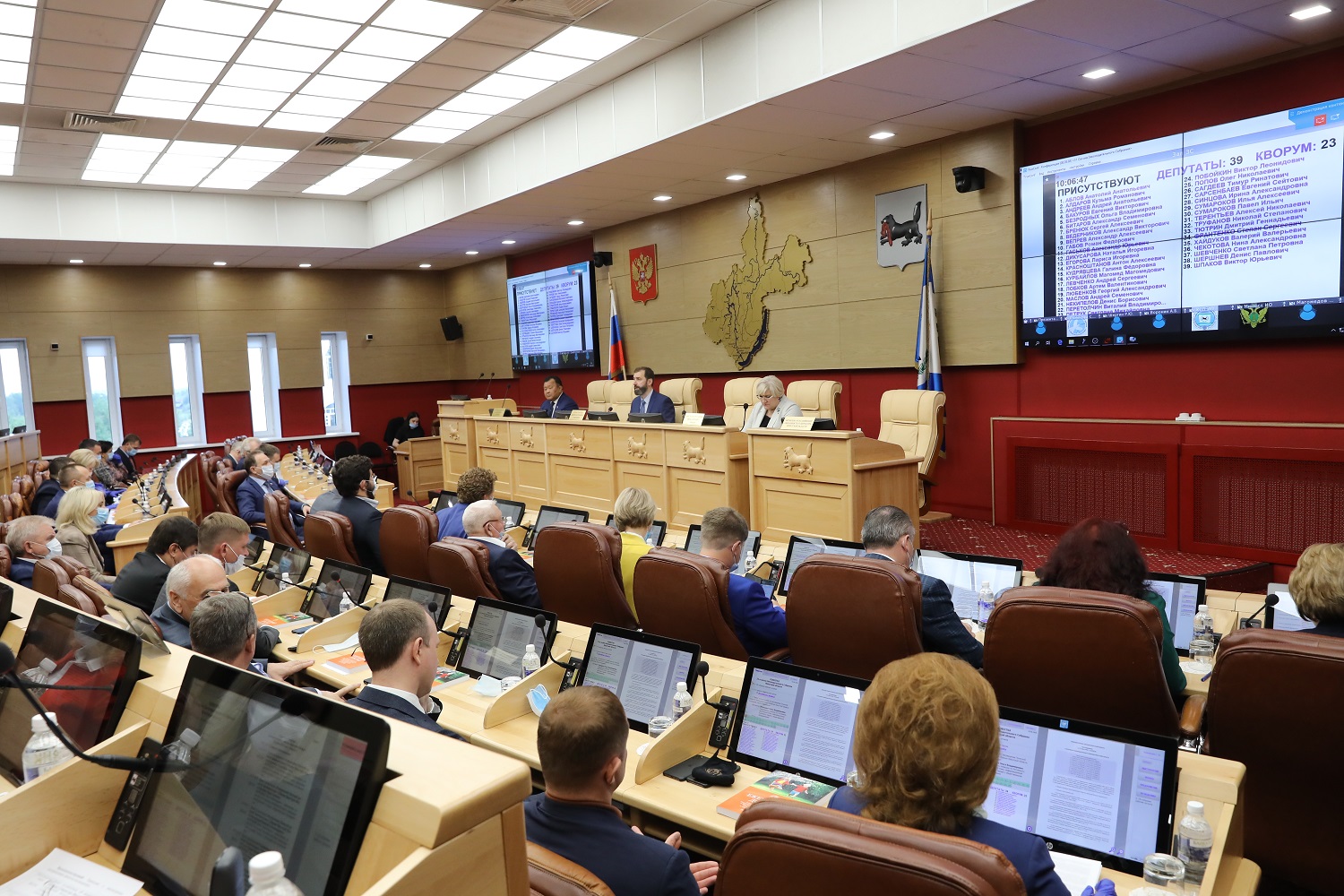 ЗС Приангарья приняло в первом чтении законопроект о выплатах на детей с 16 до 18 лет