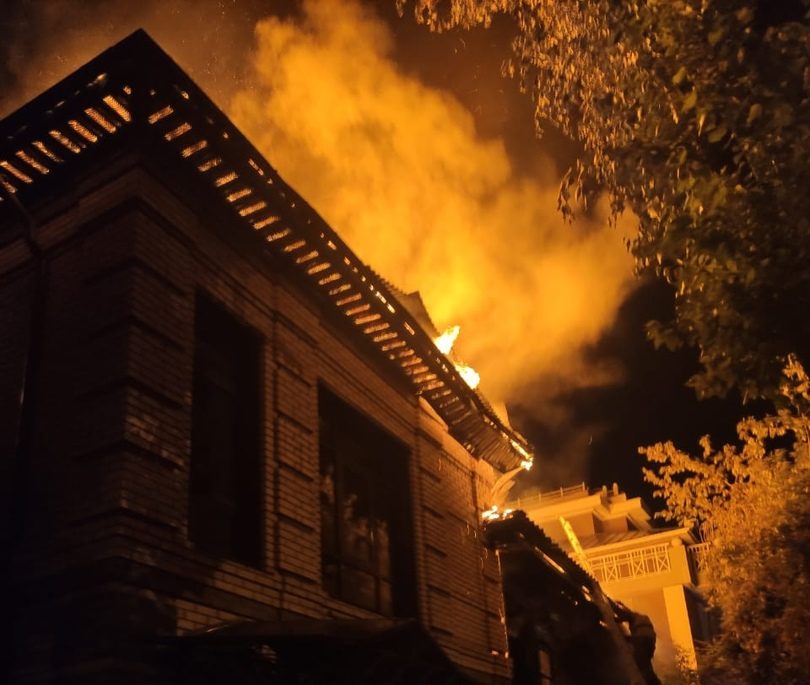 Два здания горели на улице Богдана Хмельницкого в Иркутске