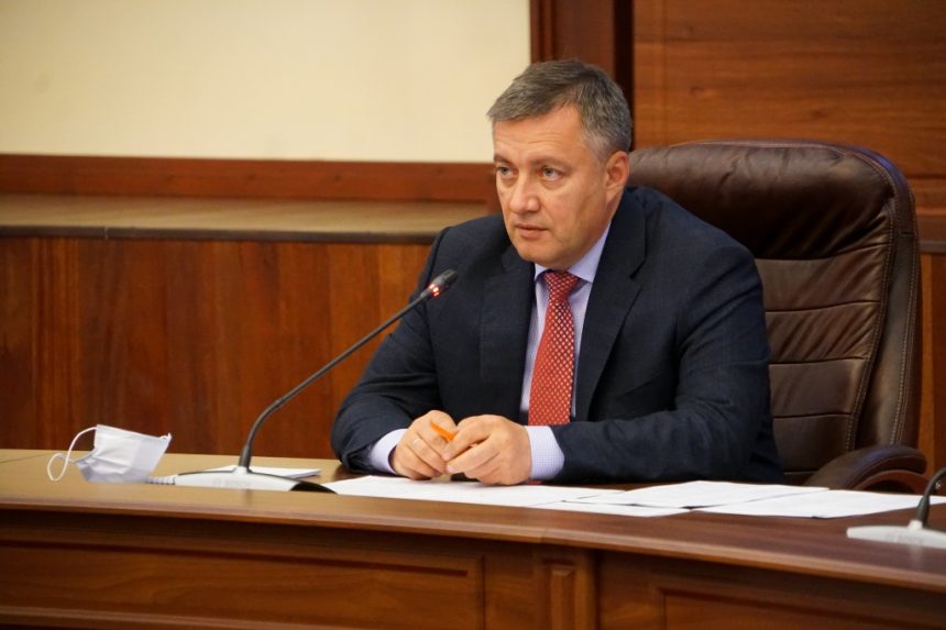 Игорь Кобзев сдал документы и подписи на регистрацию для выборов губернатора Иркутской области