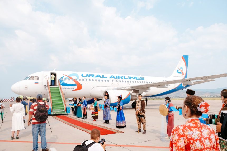 Первый туристический чартерный рейс из Москвы принял аэропорт "Байкал"