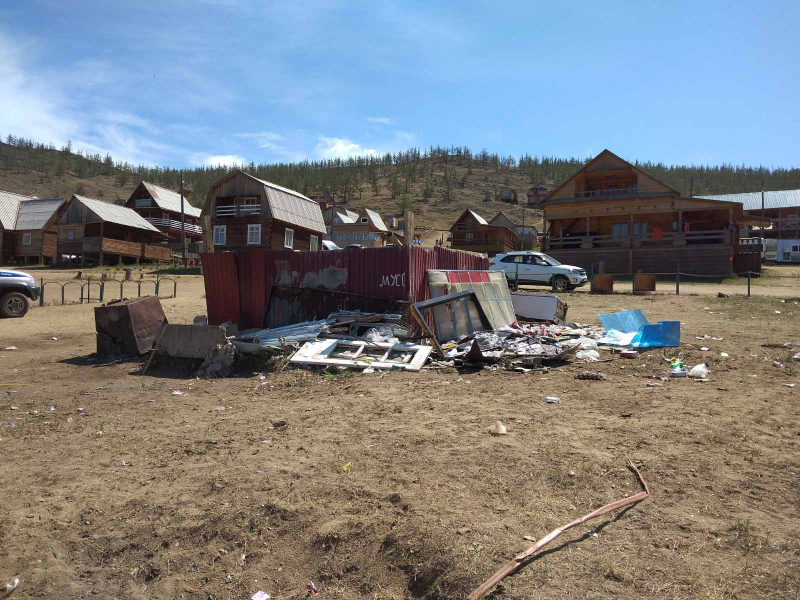 Полиция обязала собственника участка в бухте Зуун Хагун убрать свалку отходов