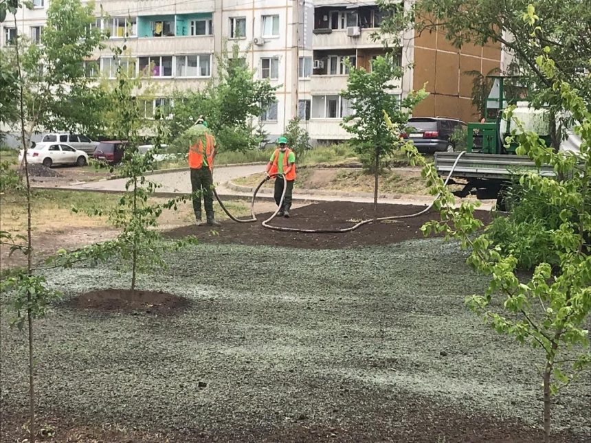 Технологию гидропосева газонов применяют на общественных пространствах Иркутска