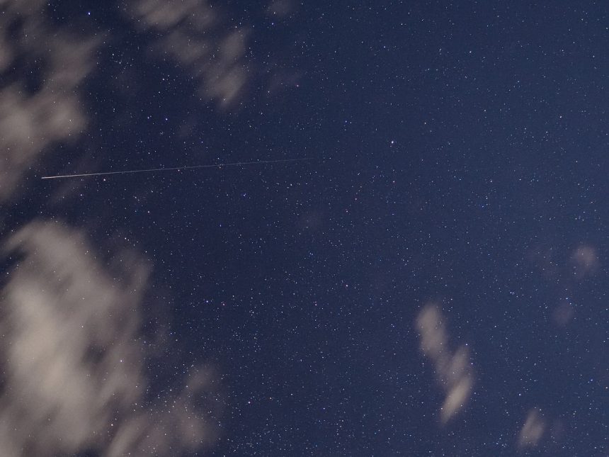 Яркий метеор пролетел в небе над Иркутском вечером 19 июля