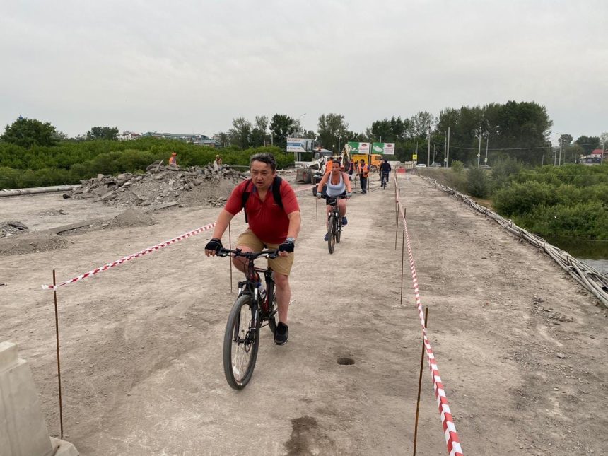 Зону для пешеходов обустроили на Ушаковском мосту в Иркутске