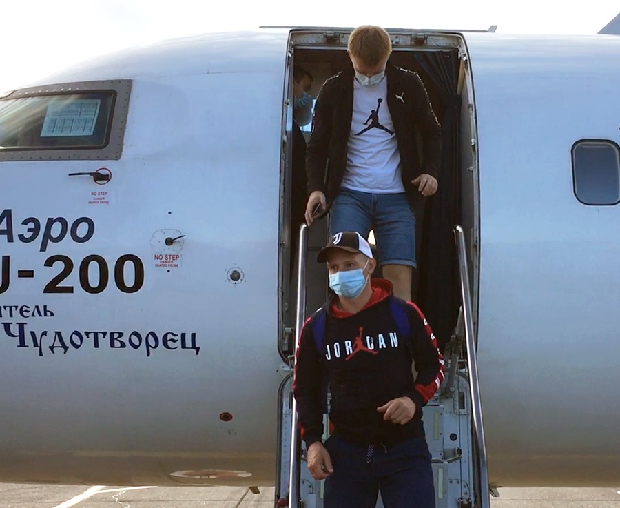 "Байкал-Энергия" улетела в Красноярск тренироваться на большом льду арены "Енисей"