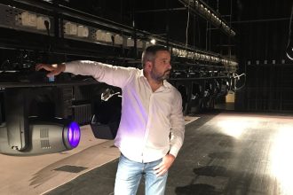 Инновационное световое оборудование устанавливают в театре имени Охлопкова в Иркутске