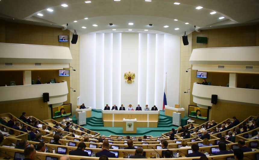 Кандидаты в губернаторы Иркутской области представили свои кандидатуры в Совет Федерации