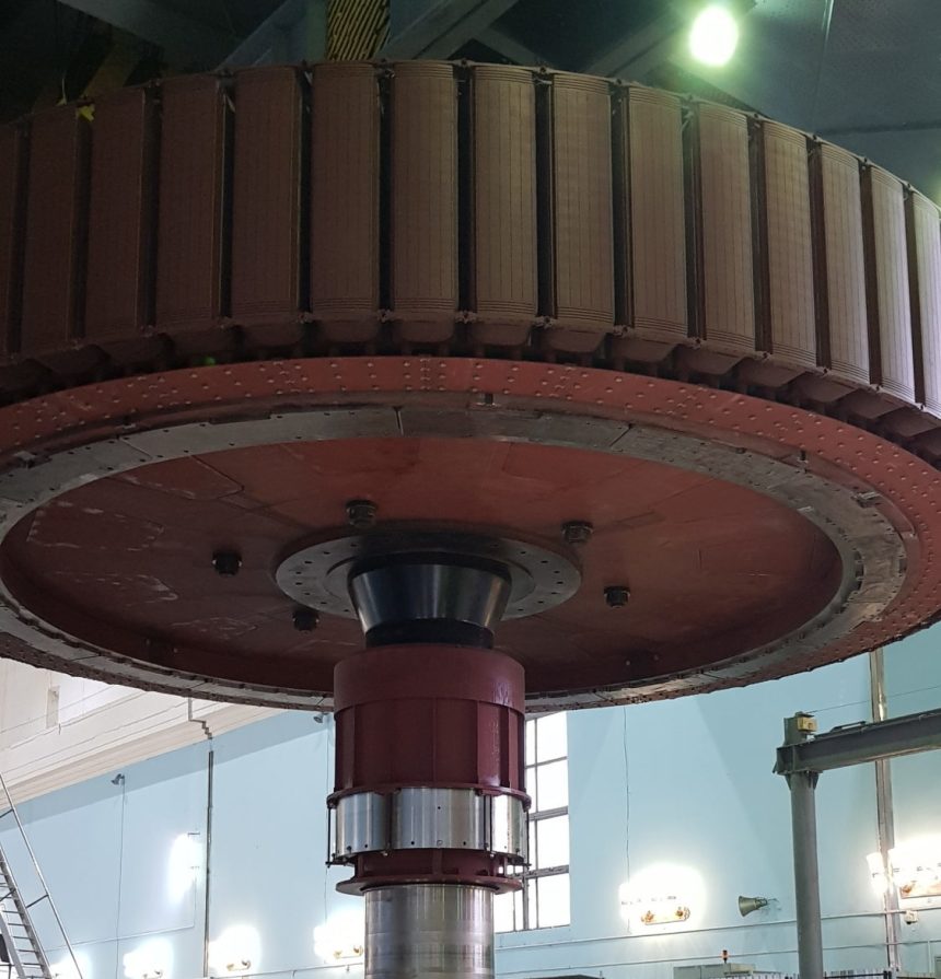 Монтаж ротора гидроагрегата завершили на Иркутской ГЭС
