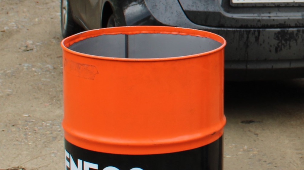 Шелеховчанин украл у ветерана войны бочку, а когда узнал, кого обокрал, подарил новую