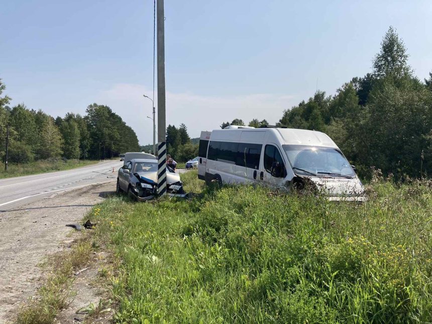 Три пассажира микроавтобуса пострадали в ДТП в Шелеховском районе