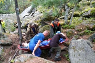 Туриста с травмой позвоночника эвакуировали со скальника Идол