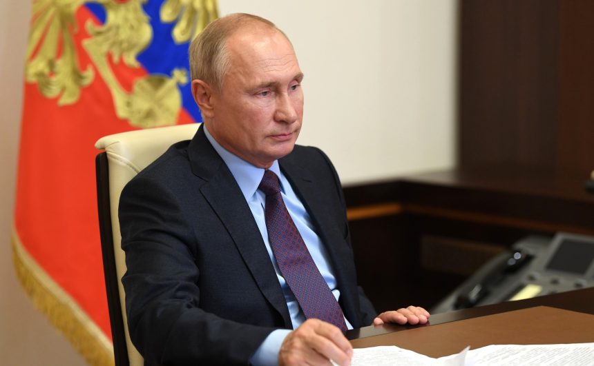 Владимир Путин заработал за 2019 год 9,7 миллиона рублей