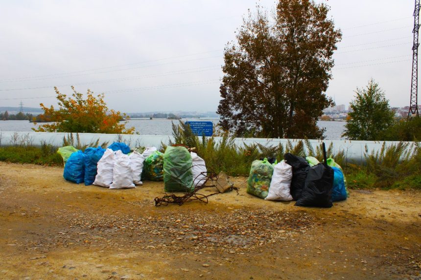 Более четырех тонн мусора собрали на территории "квадратов" в Иркутске