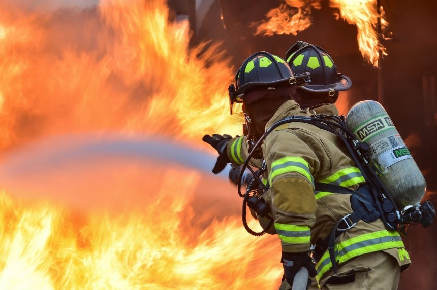Четырех человек спасли на пожаре в Ангарске