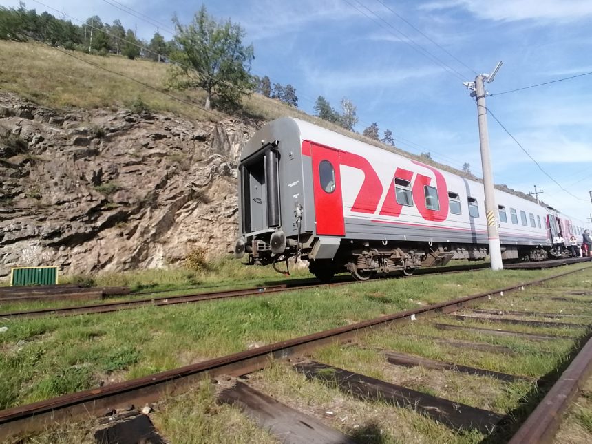 Движение поездов отменили по КБЖД после землетрясения