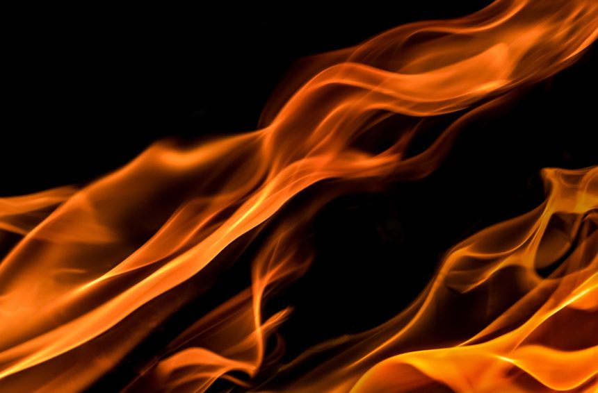 Мужчина погиб на пожаре в двухэтажном жилом доме в Ангарске