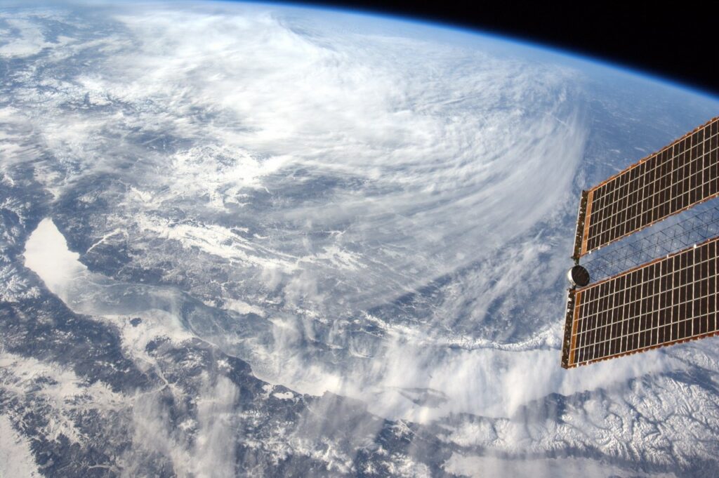 Космонавт Олег Артемьев опубликовал свежие фото Байкала с высоты МКС