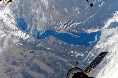 Космонавт Олег Артемьев опубликовал свежие снимки Байкала с высоты МКС