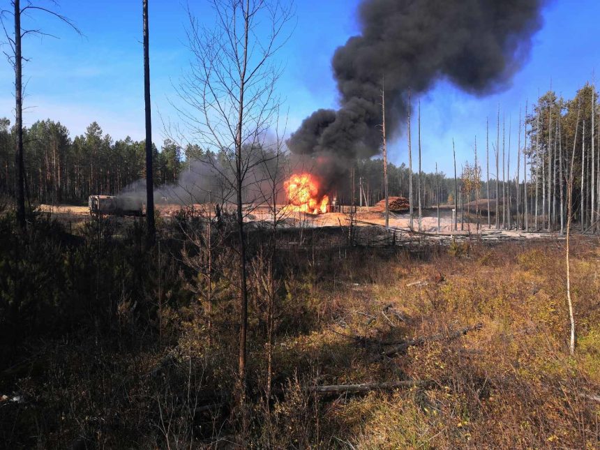 Технологическое сжигание газа проходит на аварийном участке трубопровода в Усольском районе
