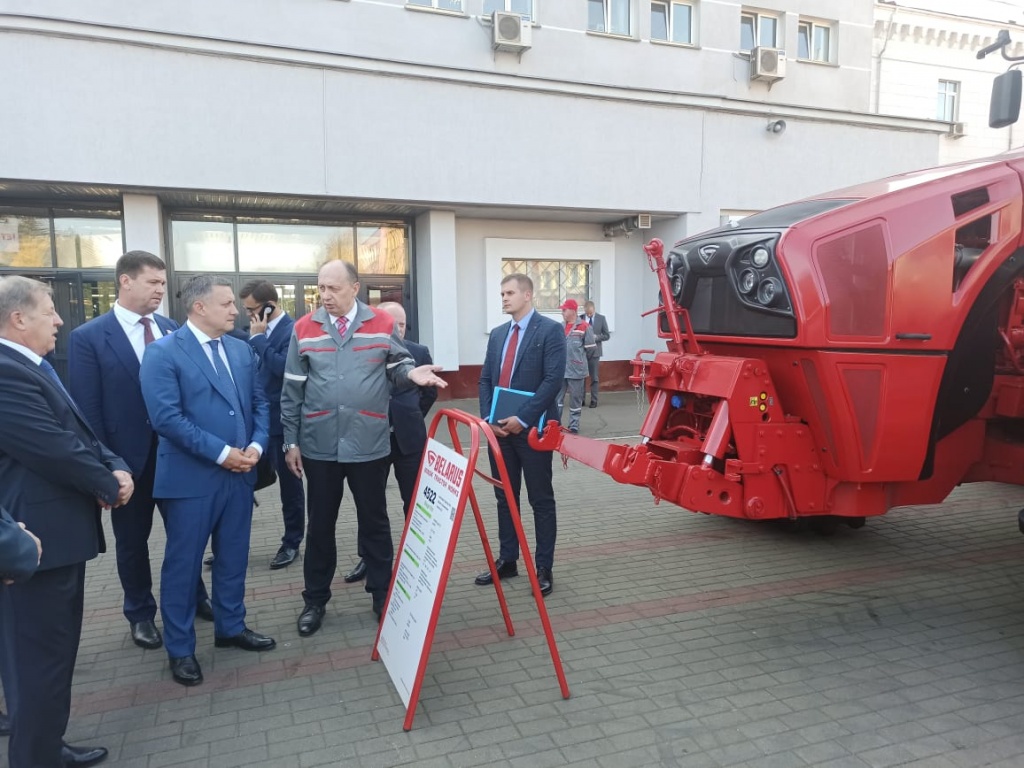 Между правительством Приангарья и Минским тракторным заводом подписано соглашение о сотрудничестве