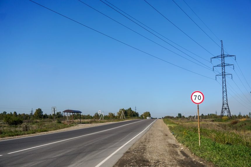 На шести участках дорог в Иркутской области строители отстают от графиков ремонта