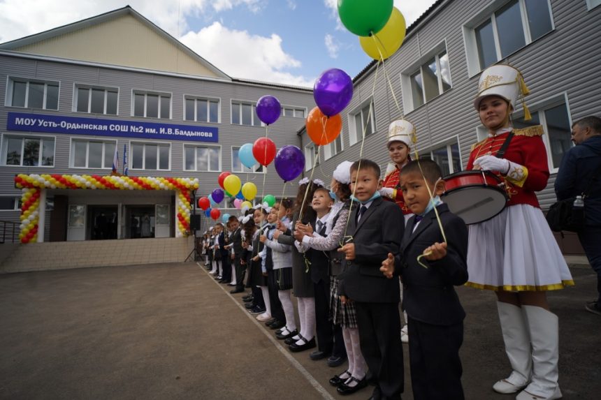 Отремонтированную школу № 2 и новую гимназию открыли в поселке Усть-Ордынский