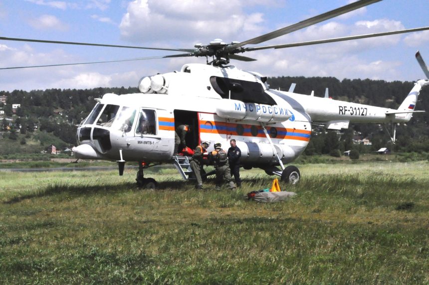 Вертолет МЧС вылетел в Тулунский район для эвакуации рыбаков, которые перевернулись на лодке