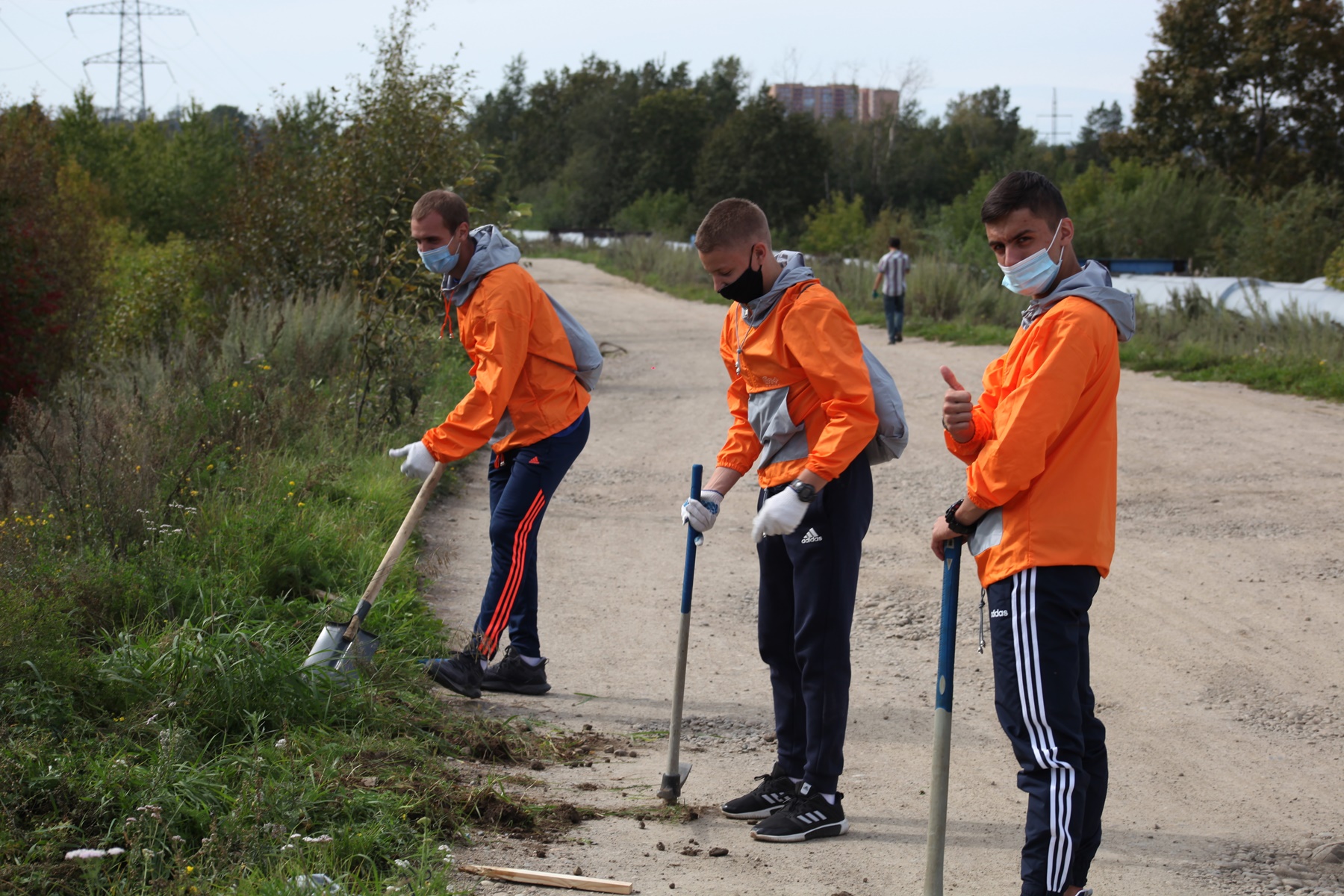 Волонтеры убрали район нижнего бьефа плотины ГЭС в Иркутске