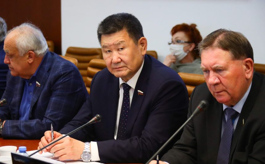 Вячеслав Мархаев покидает пост сенатора Совета Федерации от Иркутской области