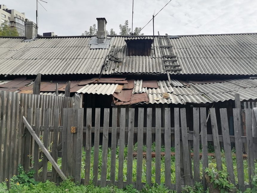 Жильцы старинного дома по улице Бабушкина в Иркутске 4 года ждут переселения