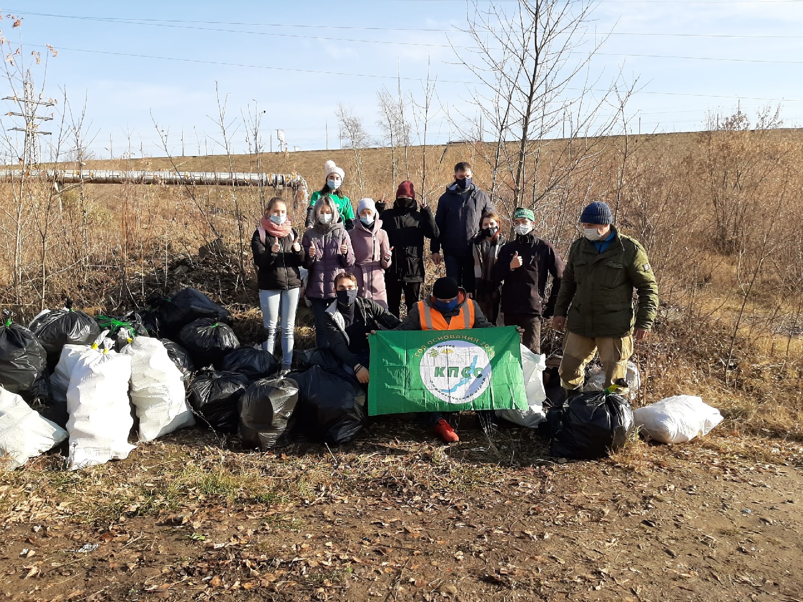 Экоотряд ИрГУПС очистил берег Ангары в Иркутске от мусора