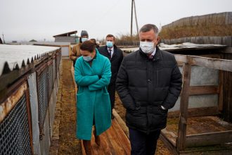 Губернатор Иркутской области посетил приют «Пять звезд» в деревне Карлук