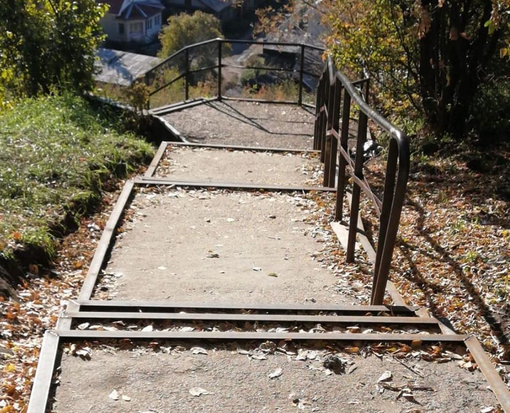 Лестницу, соединяющую Радищева и Рабочее, начали реконструировать в Иркутске