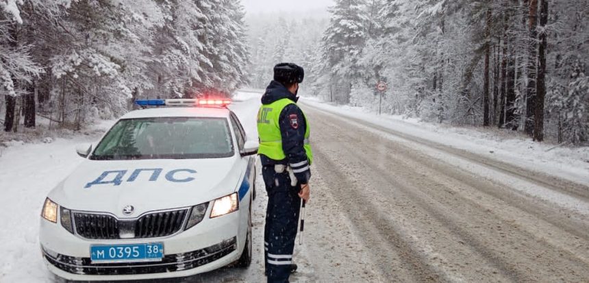 На трассе "Байкал" в Шелеховском и Слюдянском районах ввели ограничения из-за снега