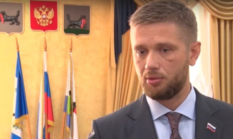 Спикер Думы Иркутска призвал депутатов присоединиться к акции по подвозу врачей Спикер Думы Иркутска призвал депутатов присоединиться к акции по подвозу врачей