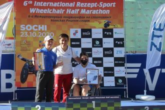 Спортсменка из Саянска завоевала серебро Международного полумарафона на спортивных колясках