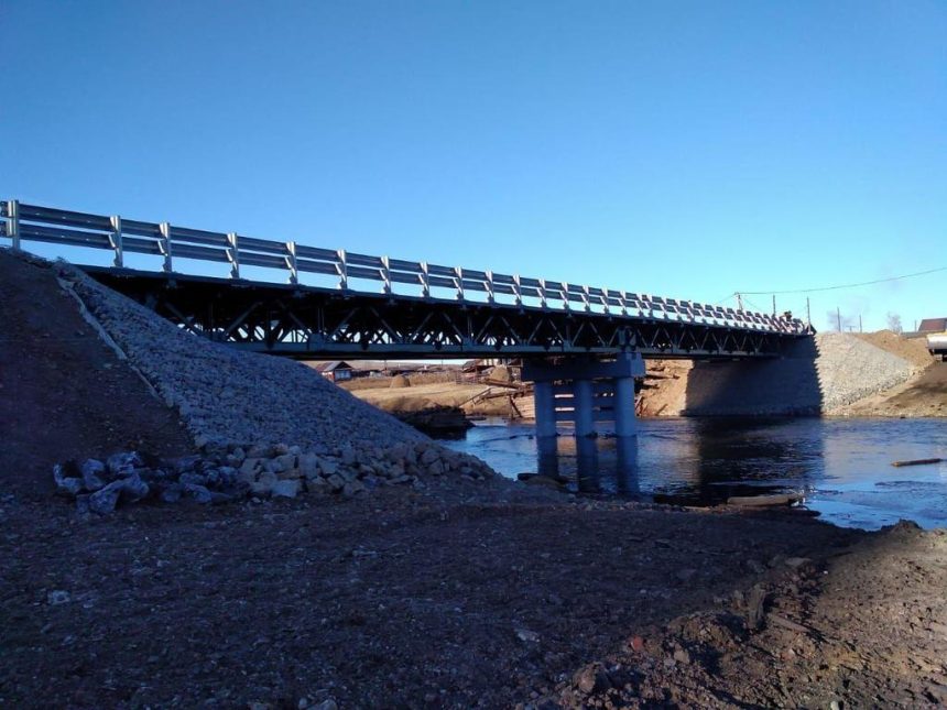 Строительство моста через реку Манзурку завершается в Качугском районе