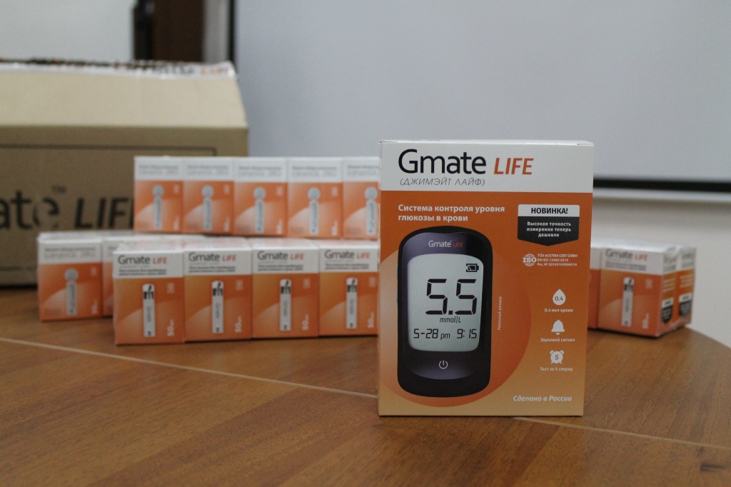 Тест-полоски и глюкометры бесплатно передали областной больнице Иркутска