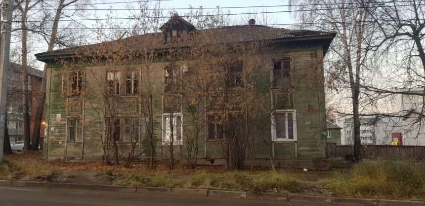 Женщина погибла на пожаре в жилом доме на улице Мухиной в Иркутске