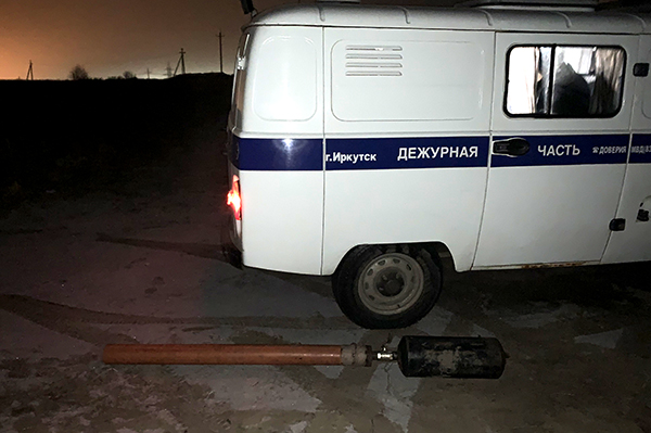 Двое мужчин с помощью пневмопушки пытались перебросить запрещенные предметы на территорию ИК-19 в Маркова