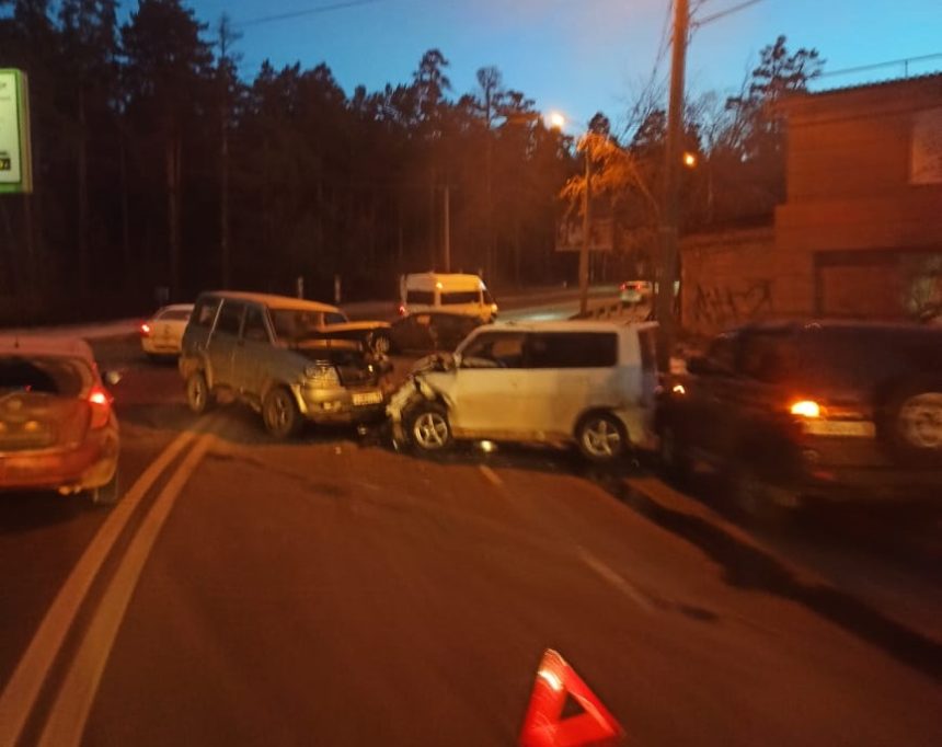 ДТП с участием четырех машин произошло на улице Маяковского в Иркутске