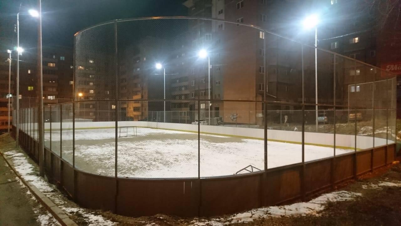 Хоккейный корт капитально отремонтировали на Бульваре Рябикова, 21А в Иркутске