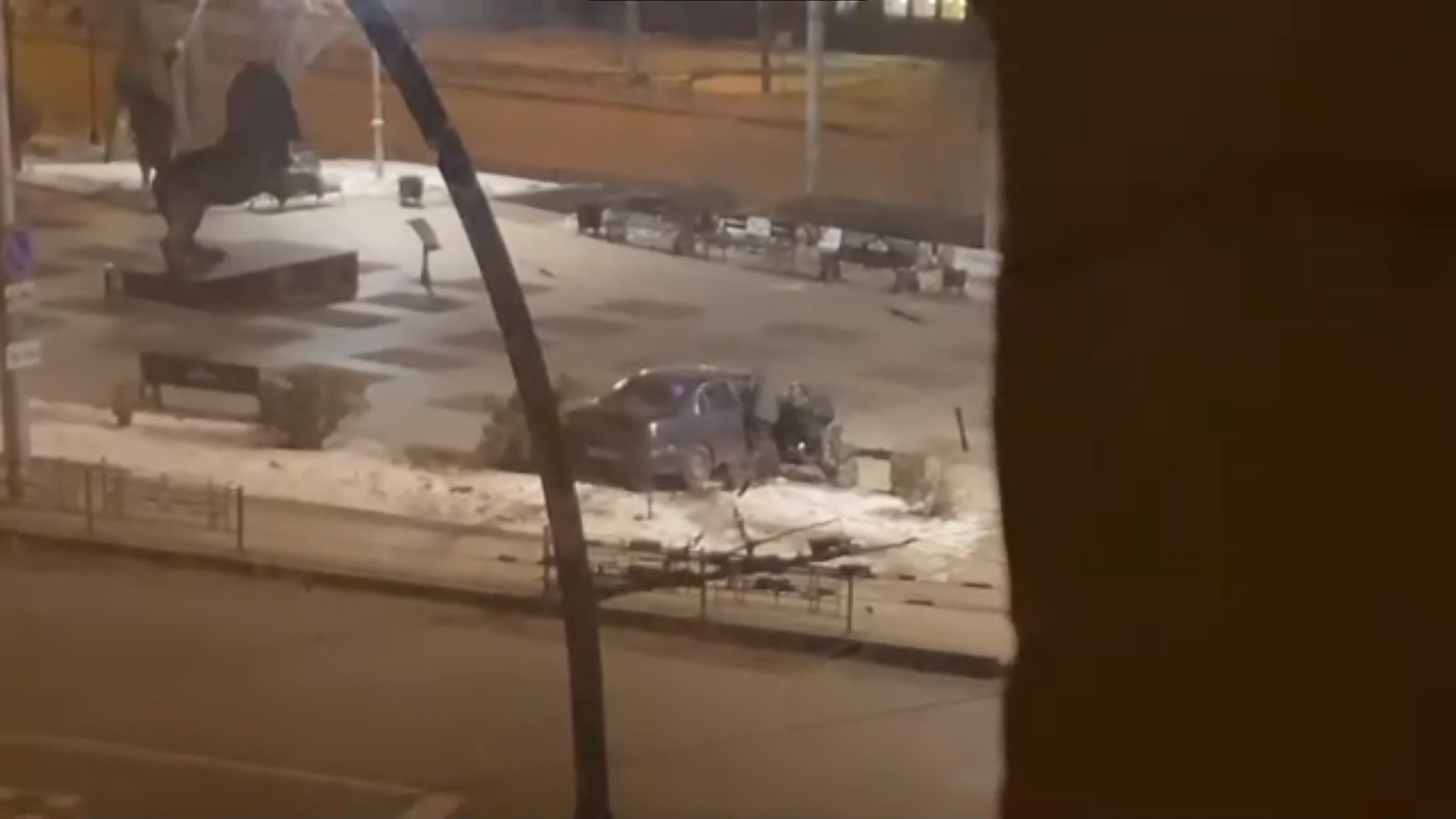 Полиция задержала водителя, протаранившего ограждение около Бабра в Иркутске