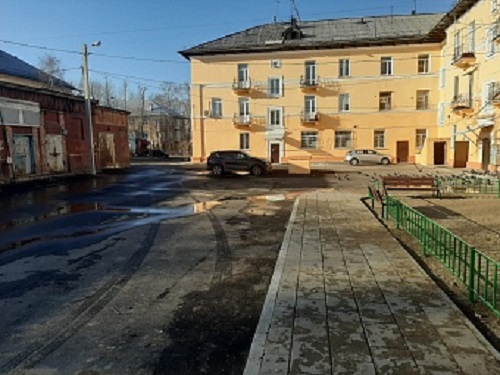 Работа над крупным проектом дворового благоустройства завершилась на улице Украинской в Иркутске