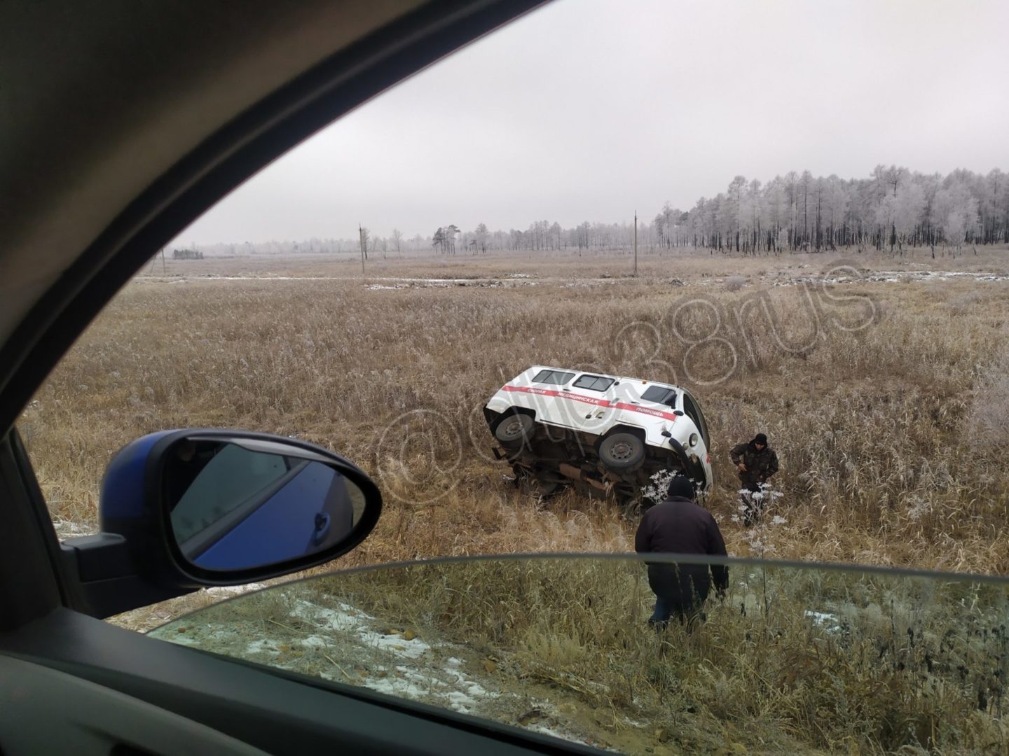 Скорая с беременной съехала в кювет и опрокинулась в Усольском районе